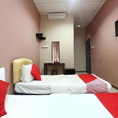 Oyo89588命运河岸酒店 哥打巴鲁 外观 照片