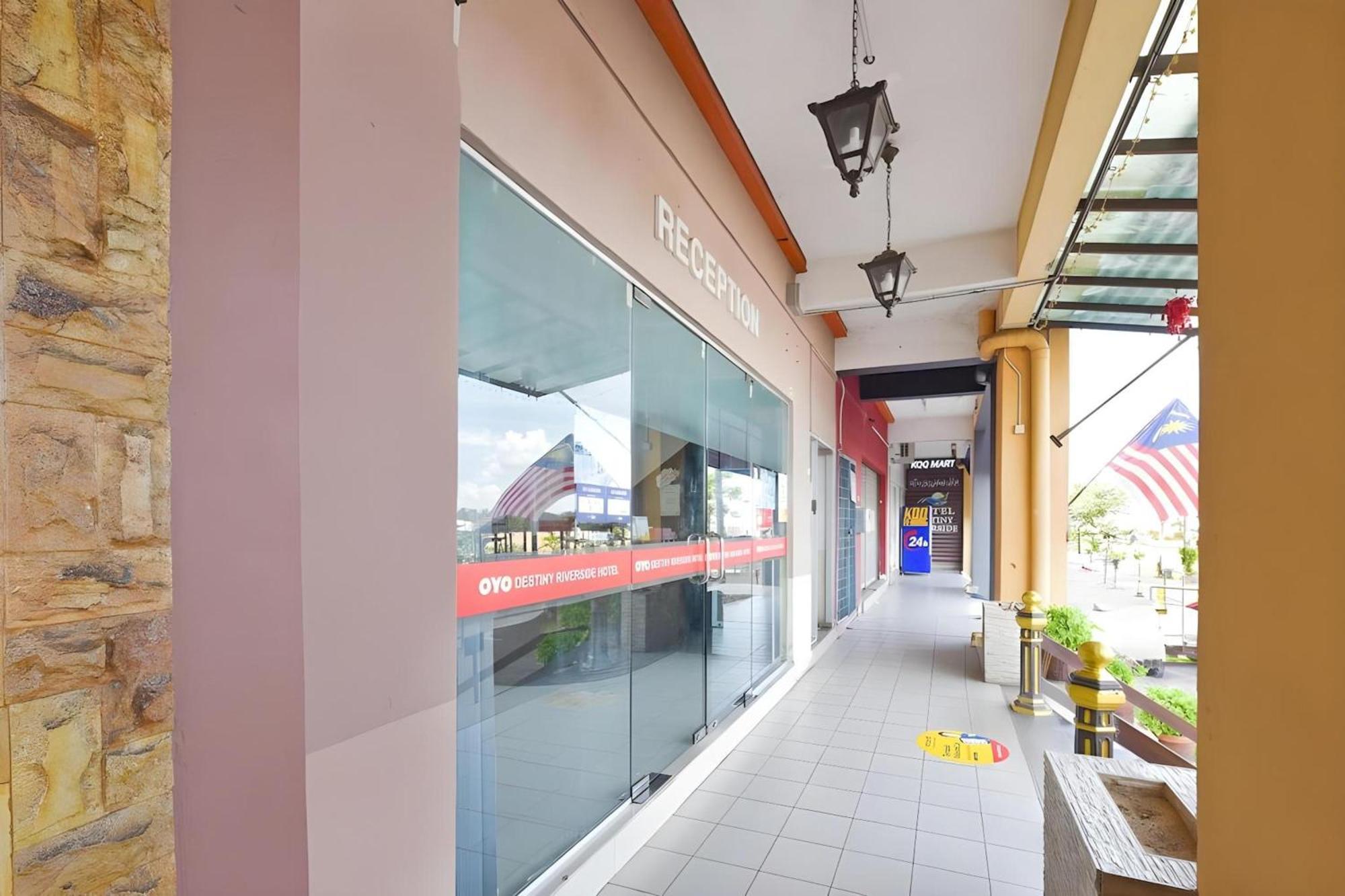 Oyo89588命运河岸酒店 哥打巴鲁 外观 照片